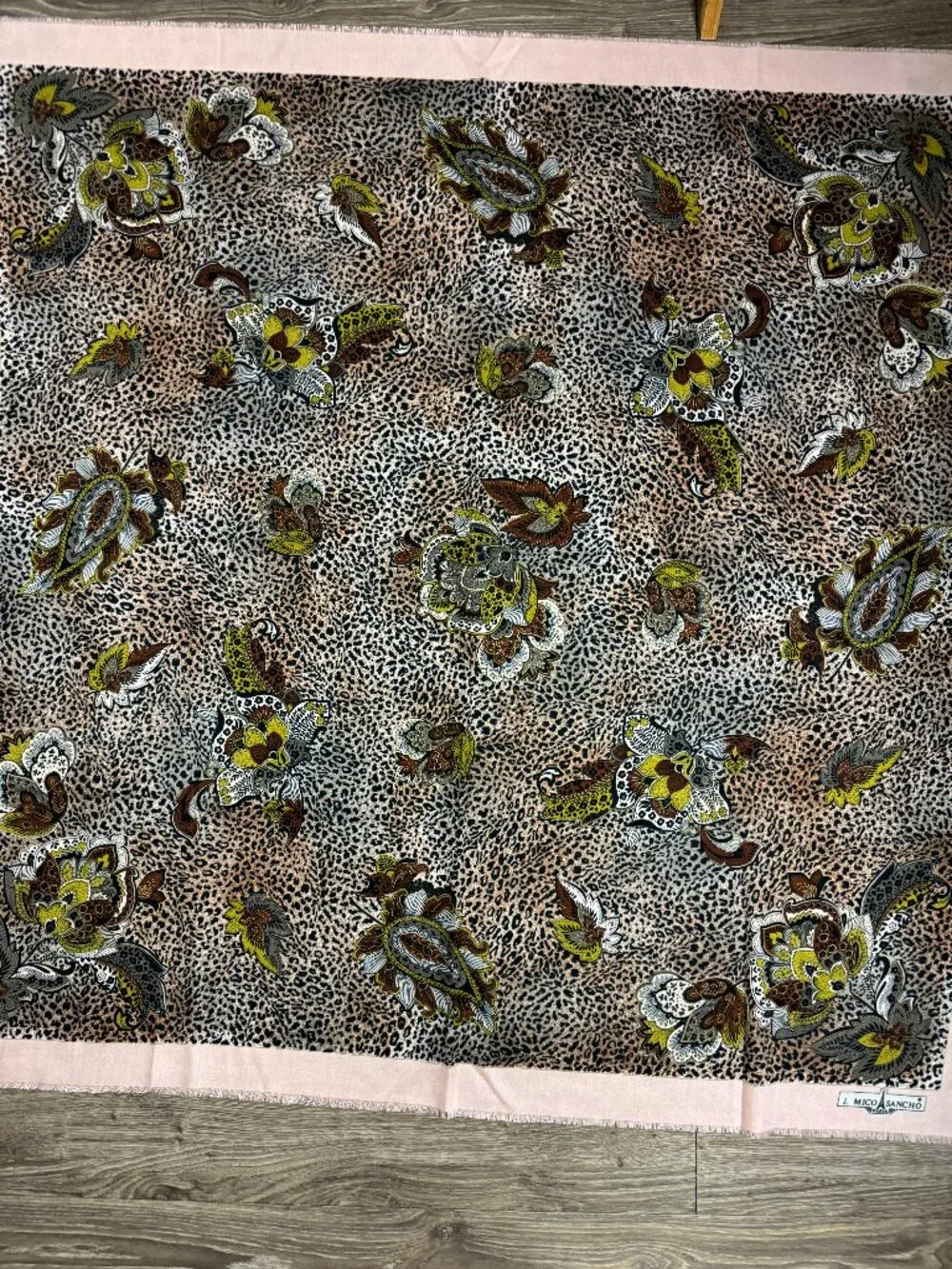 NWOT Scarf 47